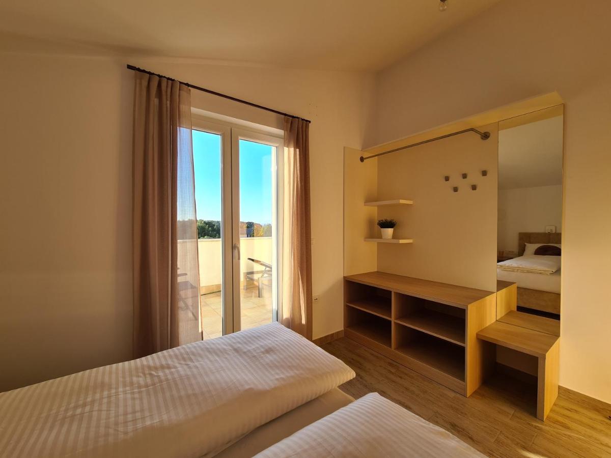 Orkula Apartments Pašman Buitenkant foto