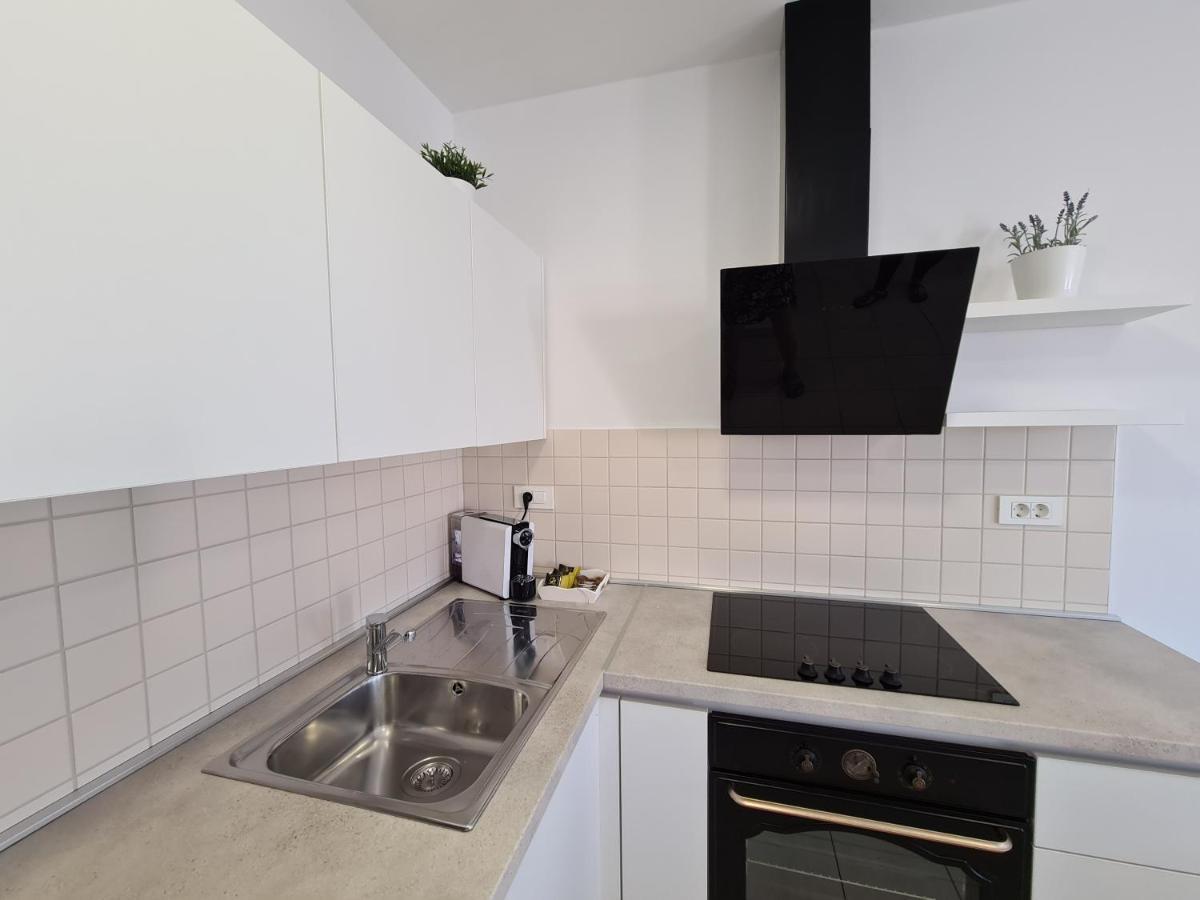 Orkula Apartments Pašman Buitenkant foto